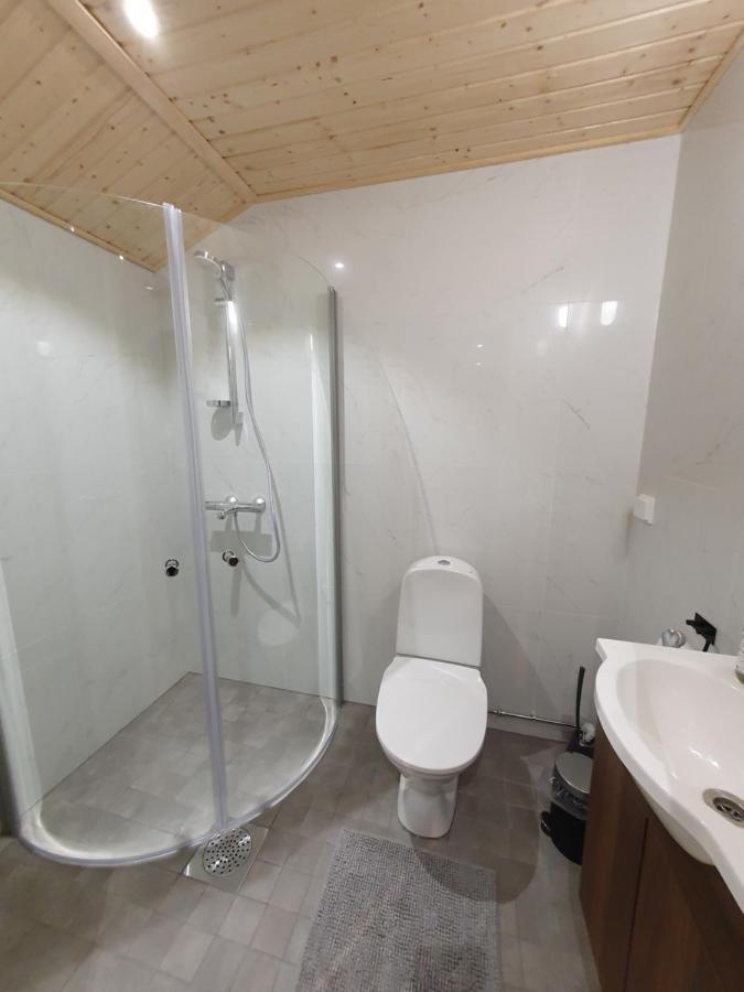 אינארי Vaere Holiday Home - Lakeside Relaxation Point מראה חיצוני תמונה